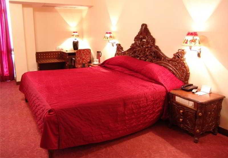 Hotel Grand Sartaj นิวเดลี ภายนอก รูปภาพ